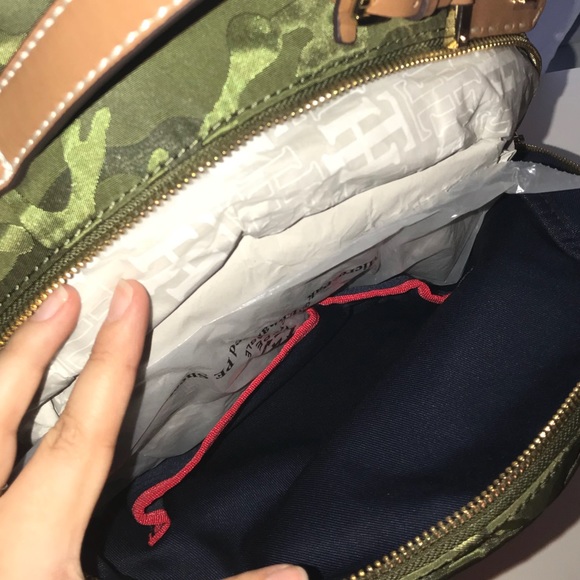 ❌ SOLD ❌ NWT Tommy Hilfiger Camo Backpack - Picture 6 of 8